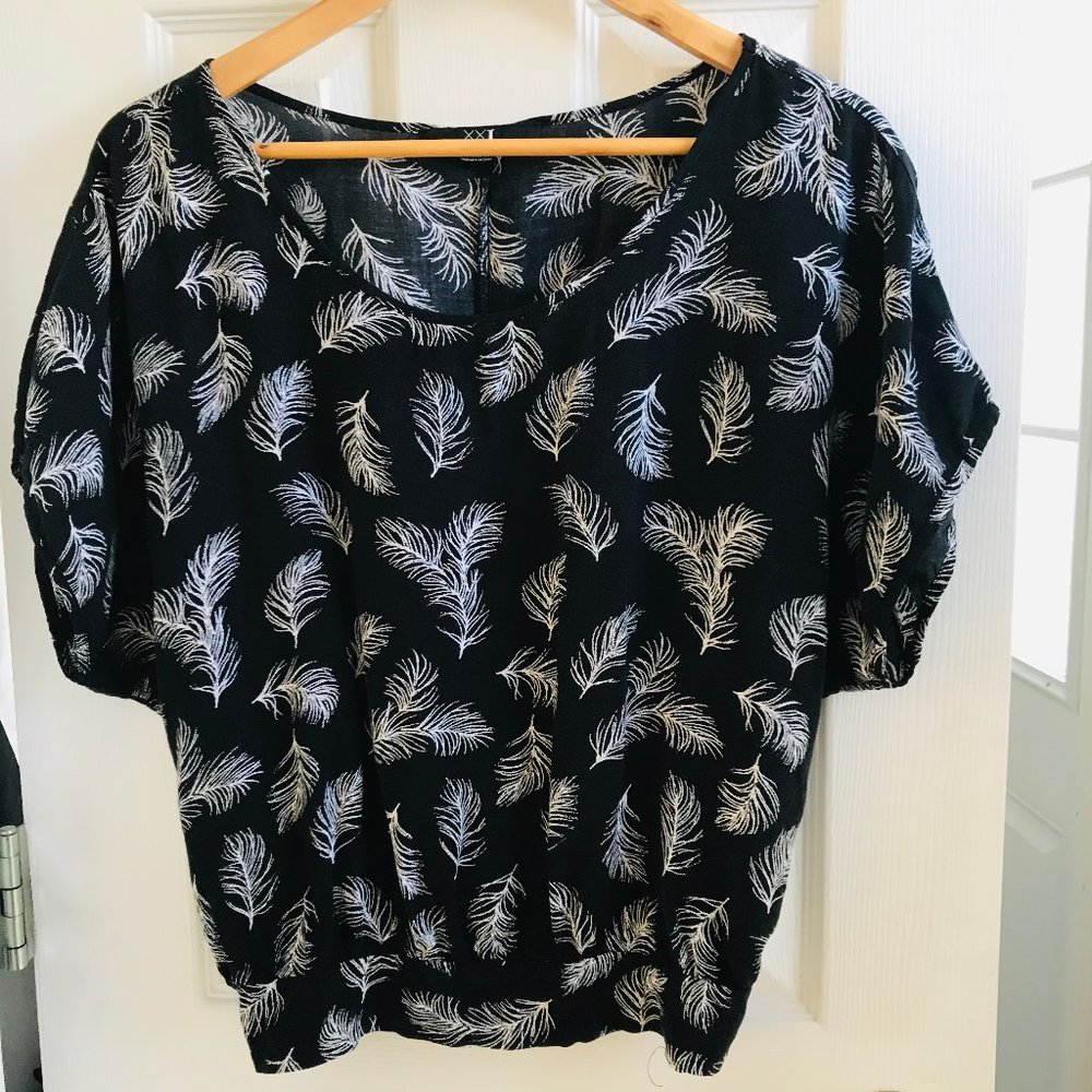 XXI Short Sleeve, Black with White Feather Print